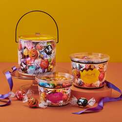 「全国でリンツの詰め放題イベント開催！　ビッグ缶新登場＆ハロウィン限定フレーバーも」の写真