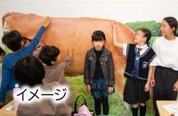「越谷市のイオンレイクタウンkazeで酪農体験ツアー開催！　VR牧場見学や乳しぼり体験も」の写真