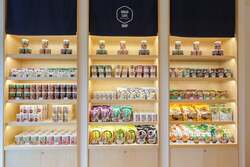 「青森市に味噌の工場見学ができる新施設がオープン！　工場見学やカフェも楽しめる」の写真