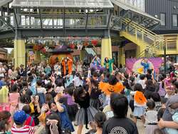 「親子で楽しめるハロウィンイベント盛りだくさん！河川環境楽園で「秋の楽園祭」が開催」の写真