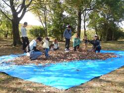 「親子で楽しめるハロウィンイベント盛りだくさん！河川環境楽園で「秋の楽園祭」が開催」の写真