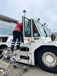 「秋田空港でチャーター遊覧飛行とバックヤード見学！　親子で楽しむ航空体験ツアー開催」の写真
