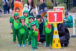 「親子でハロウィン運動会！有明ガーデンで「ありハロ2025」開催　子供向けイベント多数」の写真
