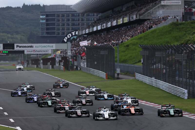 ＜写真：2025 SUPER FORMULA Rd.7 FUJI 決勝レース(スタートシーン)＞