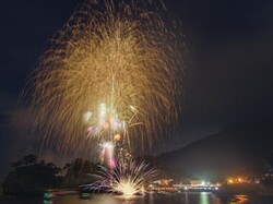 夕映えの花火／写真はイメージ