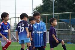 「横浜FCユース選手が直接指導！小学1・2年生対象のサッカー教室開催　参加費無料」の写真