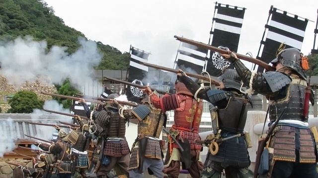 第26回 鳥取三十二万石お城まつり|火縄銃鉄砲隊演武の様子