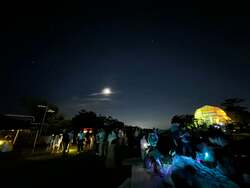 「標高1155mで星空観賞！軽井沢で夜空に近づく「お月見リフト」運行　お団子無料配布も」の写真