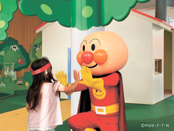 「仙台アンパンマンこどもミュージアムでハロウィーン！　特別な衣装でグリーティング！」の写真