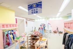「室内遊園地「キッズランドUS 愛知豊川店」OPEN！　約30種の遊び場を親子で楽しもう
」の写真