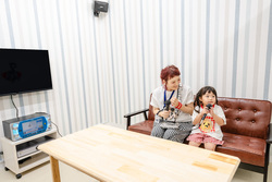 「室内遊園地「キッズランドUS 愛知豊川店」OPEN！　約30種の遊び場を親子で楽しもう
」の写真