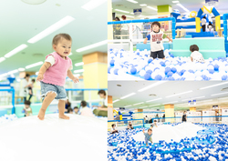 「室内遊園地「キッズランドUS 愛知豊川店」OPEN！　約30種の遊び場を親子で楽しもう
」の写真