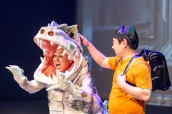 「全国で「恐竜ラボ！ギガ・ミッション from DINO-A-LIVE」が開催　錦鯉がアンバサダー」の写真