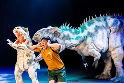 「全国で「恐竜ラボ！ギガ・ミッション from DINO-A-LIVE」が開催　錦鯉がアンバサダー」の写真