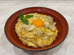 釜たけうどん　三田親子丼「特選　親子丼」（1,330円）