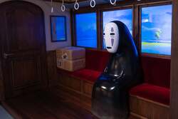 「ジブリのなりきり名場面展」の『千と千尋の神隠し』のコーナー　（C） 2001 Hayao Miyazaki/Studio Ghibli,NDDTM　
