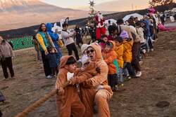 「富士山を望むふもとっぱらでXmasキャンプフェス「GO OUT CAMP 冬 2025」開催　花火も」の写真