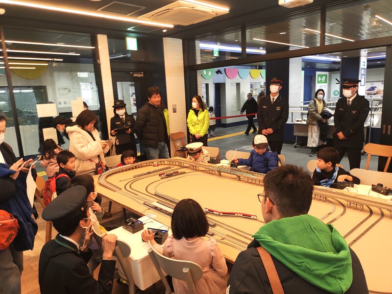 JR東日本の駅員さんたちと一緒に遊ぶ鉄道体験イベント♪