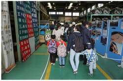 車両工場見学の様子