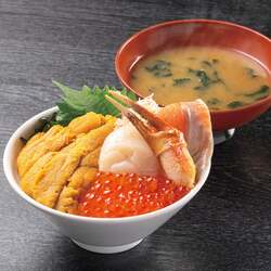 世壱屋海鮮丼 3,850円［各日限定30食］
