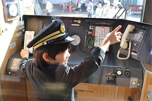 「ちびっこ運転室記念撮影」「ちびっこ車掌体験」（事前予約制）