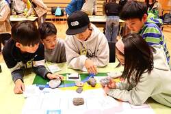 「長野県小諸市で「浅間山こども大学」が開催　研究者の授業を無料で体験できるチャンス」の写真