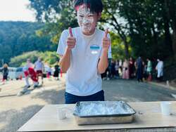 「昭和レトロな運動会が埼玉の玉川温泉で開催　パン食い競争や綱引き玉入れなど参加無料」の写真