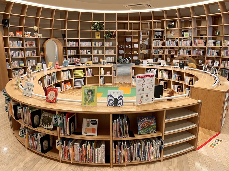 えほんのもり（児童図書コーナー）