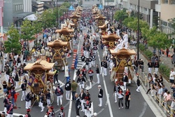 和泉だんじり・みこし祭り（市制60周年記念事業開催時の様子）