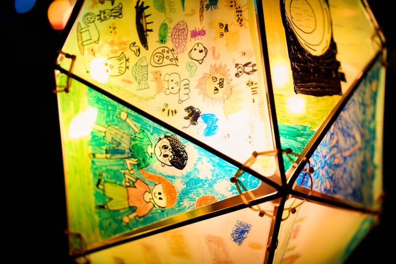 子供達の絵が会場を彩ります。