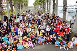 「湘南リビエラ逗子マリーナでハロウィンイベント開催！　親子で楽しむ仮装パレード」の写真