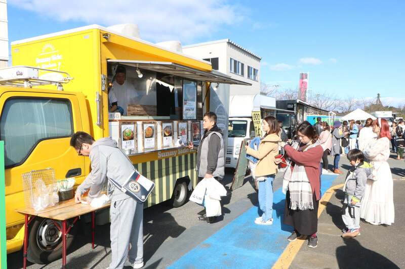 人気グルメキッチンカーも大集結