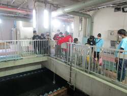 「親子で学ぶ水環境！　神奈川県で下水道施設見学イベント」の写真