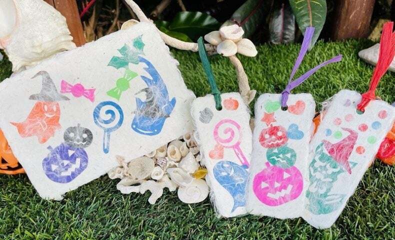 琉球和紙のはがき・しおり体験（各800円/税込）