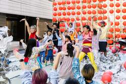 「神田で300畳の畳が敷かれる路上実験イベント開催」の写真