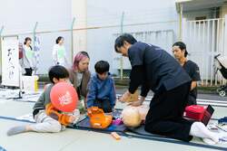 「神田で300畳の畳が敷かれる路上実験イベント開催」の写真