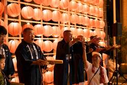 「神田で300畳の畳が敷かれる路上実験イベント開催」の写真