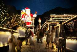 「入場無料！「イマリ・キャンドル・クリスマス2025」開催　高さ10mの巨大サンタ登場」の写真