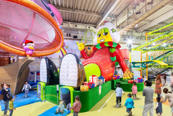 「ベビースターのテーマパークでクリスマスイベント開催！　限定メニューも」の写真