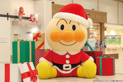 「横浜アンパンマンこどもミュージアムでXmas！　サンタ姿のアンパンマンたちに会える」の写真