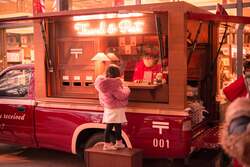 「「Christmas Market in 横浜赤レンガ倉庫」詳細決定！“本物のサンタ”との記念撮影も」の写真