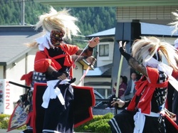 滑田鬼剣舞・奥山行上流餅田鹿踊