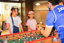「新宿の旧校舎で遊びの祭典「東京おもちゃまつり」開催　親子で一日中楽しめる」の写真