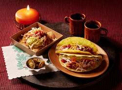 「大阪の阪急うめだ本店で白いクリスマスマーケット開催　メリーゴーランドも登場」の写真