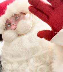 「大阪の阪急うめだ本店で白いクリスマスマーケット開催　メリーゴーランドも登場」の写真