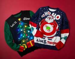 「大阪の阪急うめだ本店で白いクリスマスマーケット開催　メリーゴーランドも登場」の写真