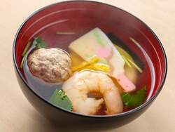 「東京ディズニーリゾートのお正月2026！和装ミッキーと花火で新年をお祝い！」の写真