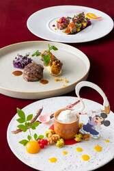 「東京ディズニーリゾートのお正月2026！和装ミッキーと花火で新年をお祝い！」の写真