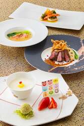 「東京ディズニーリゾートのお正月2026！和装ミッキーと花火で新年をお祝い！」の写真