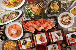 「東京・白金台でお正月限定ブッフェ！　紅ズワイガニやステーキを堪能」の写真